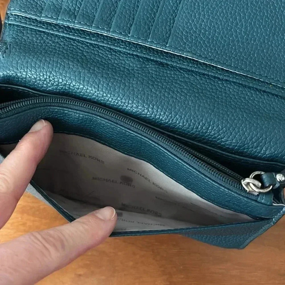 Michael Kors crossbody - Picture 5 of 11